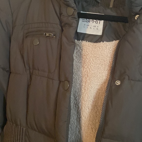 Esprit long puffer - Olive green - size Large - Picture 4 of 4